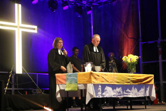 Pfarrerin Andrea Graßmann beim Abendmahlsgottesdienst